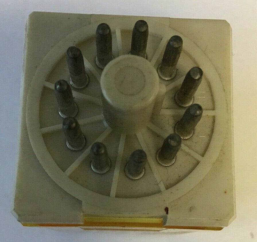 IDEC RR3PA-U RELAY 120VAC 50/60HZ ***LOTOF4***6