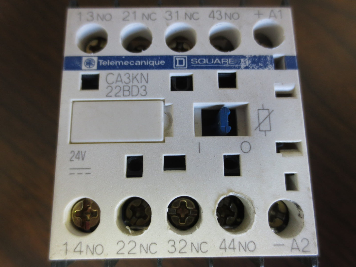 TELEMECANIQUE CA3KN22BD3 CONTACTOR 24V 10A 690V3