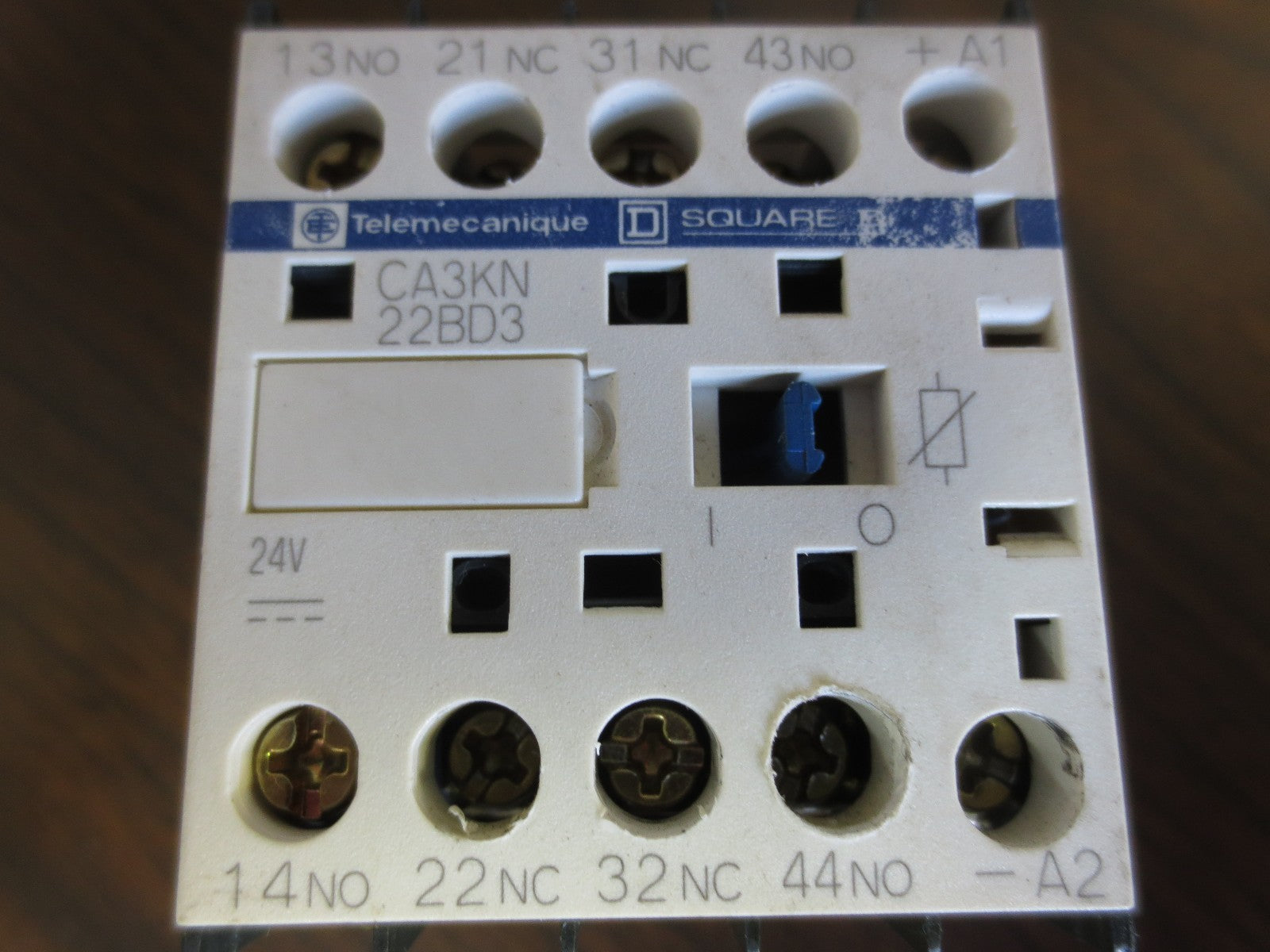 TELEMECANIQUE CA3KN22BD3 CONTACTOR 24V 10A 690V3