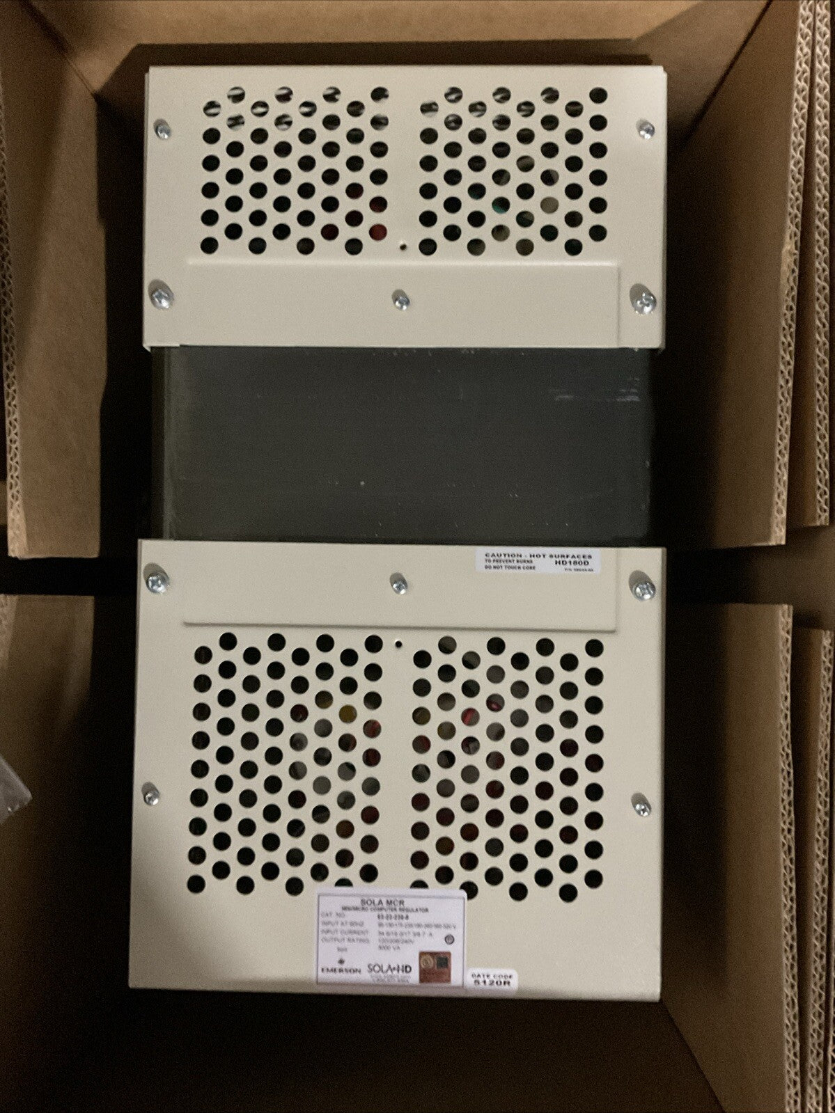 SOLA MCR 63-23-230-8 MINI/MICRO COMPUTER REGULATOR OUTPUT 120/208/240V 3000VA1