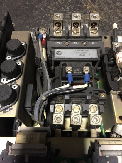 ALLEN BRADLEY 1392-B100-RK-MC-B-D1-F2-F4 AC DRIVE OUTPUT 440VAC 60A 3PH INPUT8