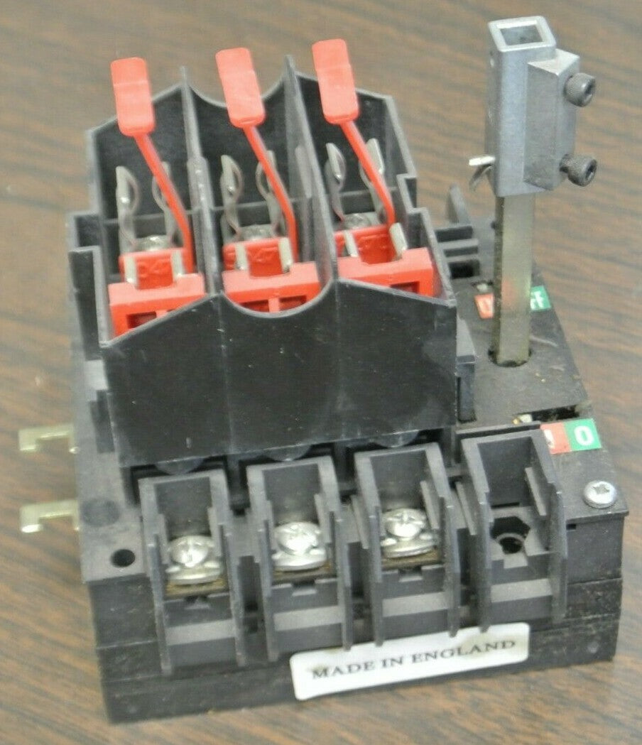 BRYANT 67FSC30 FUSED DISCONNECT SWITCH / 30A / 3-POLE / 600VAC / NEW SURPLUS2