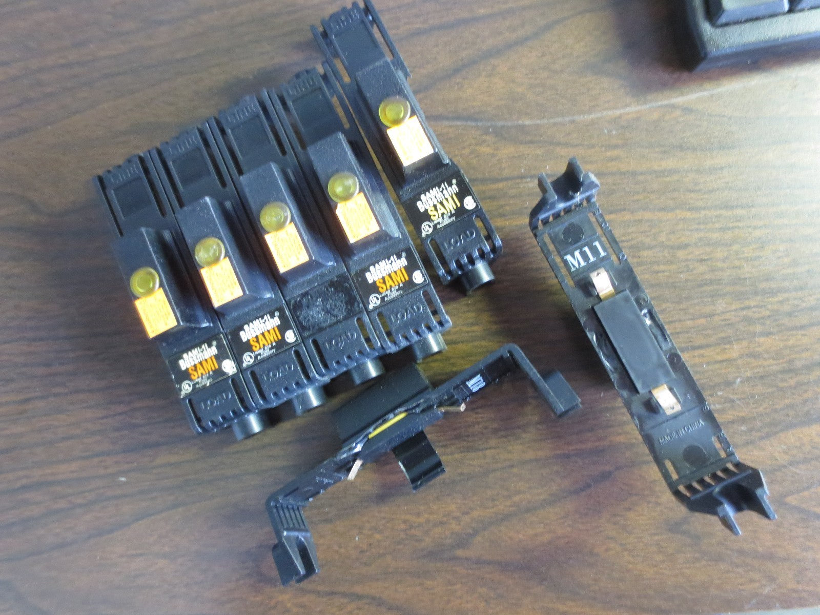 BUSSMANN SAMI-11 INDICATING FUSE COVERS - LOT of 74