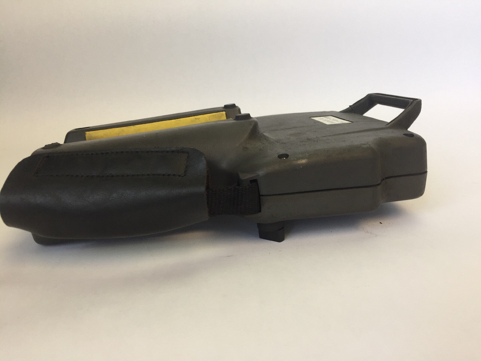 FANUC A05B-2301-C360 TEACH PENDANT PLASTIC HANDLE HAS A CRACK IN IT4