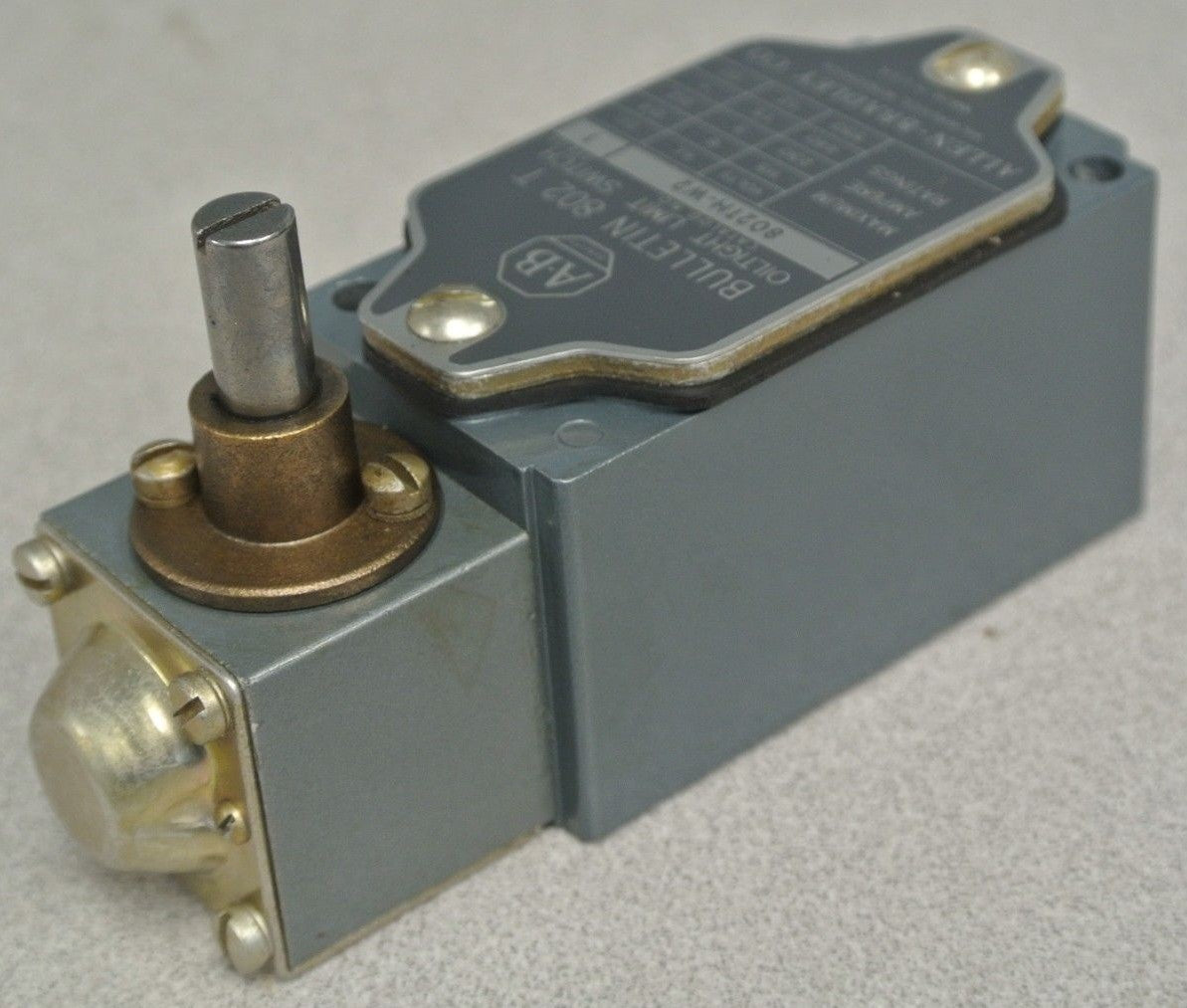 ALLEN-BRADLEY 802T-HW2 OILTIGHT LIMIT SWITCH Ser 1 / SPRING RETURN / NEW SURPLUS0