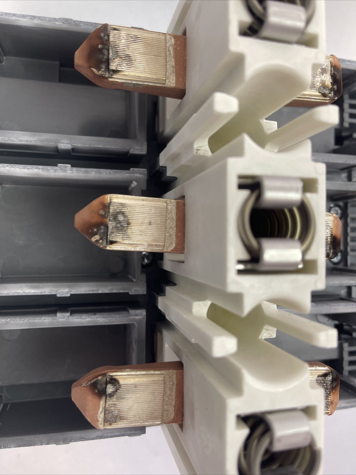 ABB AF400-30 CONTACTOR 600VAC 400HP 3PH 3P 550A COIL 100-250VDC 50-60hz9