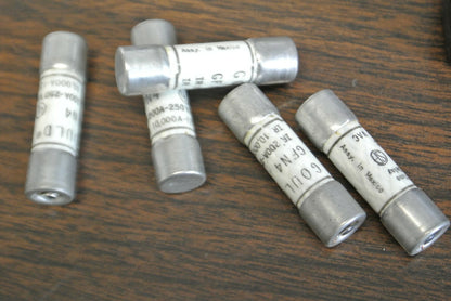 LOT of 5 / GOULD GFN4 TIME-DELAY FUSES / 4A / 250VAC  GFN 40