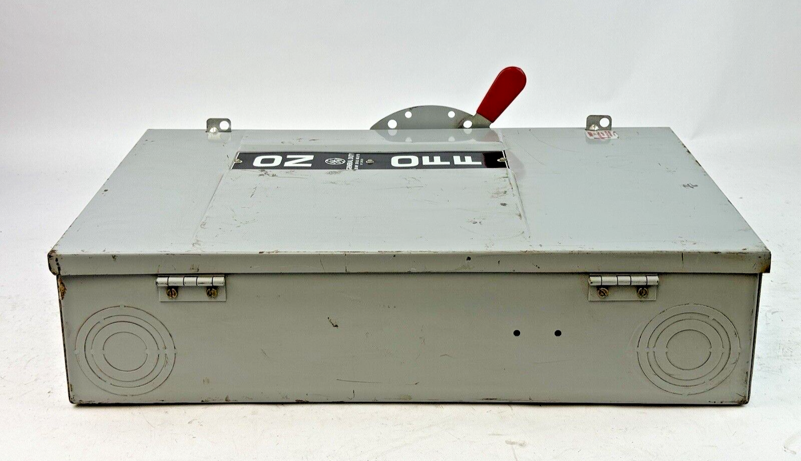 GE - TGN3324 MODEL 6 - SAFETY SWITCH NON-FUSIBLE - 200A/ 240VAC/ 3 POLE/ TYPE 110