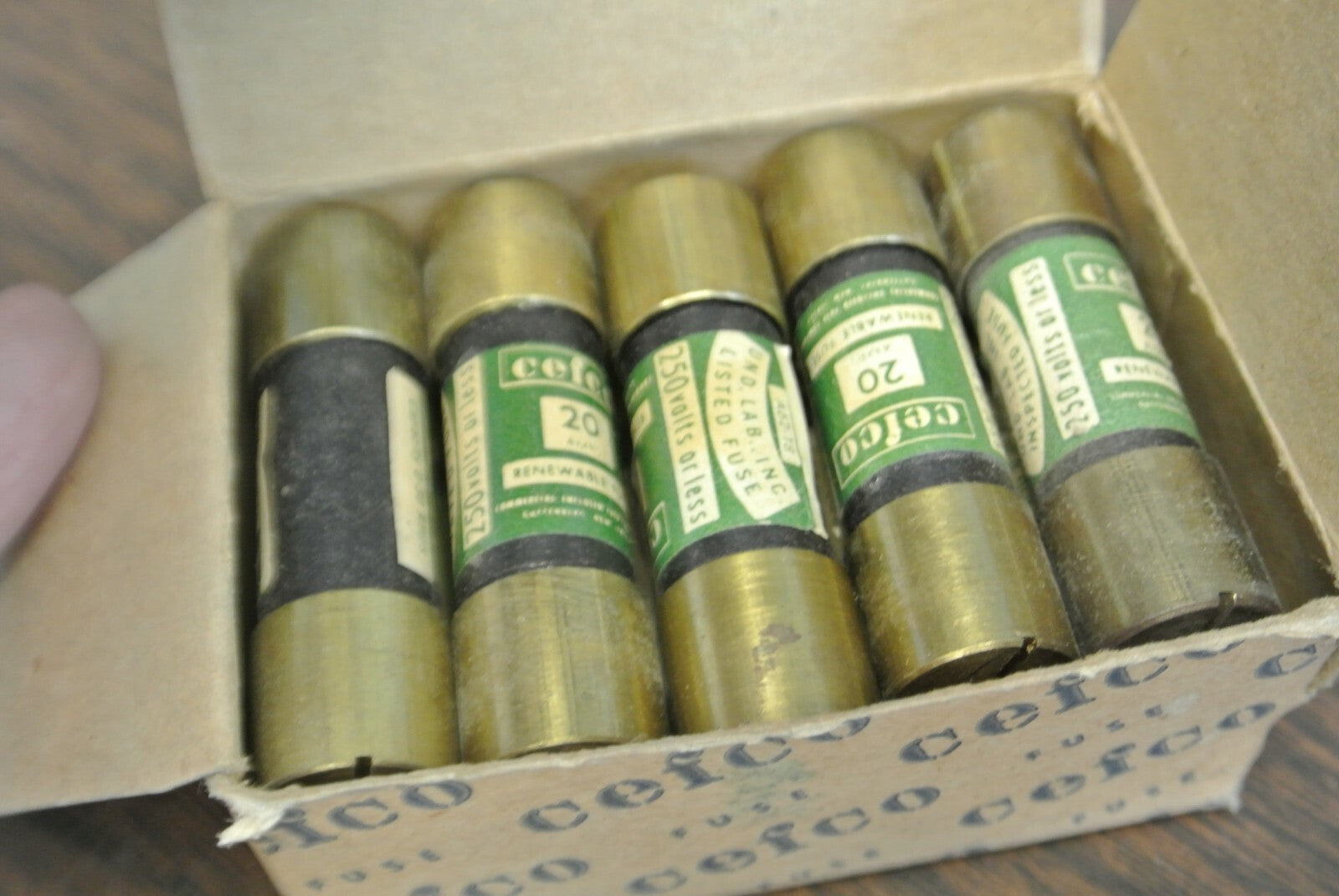 BOX of 10 / CEFCO 20 AMP RENEWABLE FUSE / 20A / 250V / NEW SURPLUS2