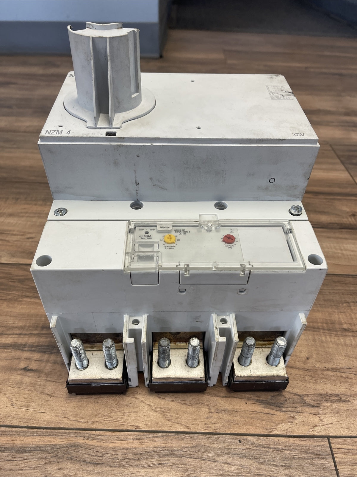 MOELLER NZMH4-AE CIRCUIT BREAKER 600VAC 1200A NZM4-XUHIV20 24VDC NZM H4-AE800A4