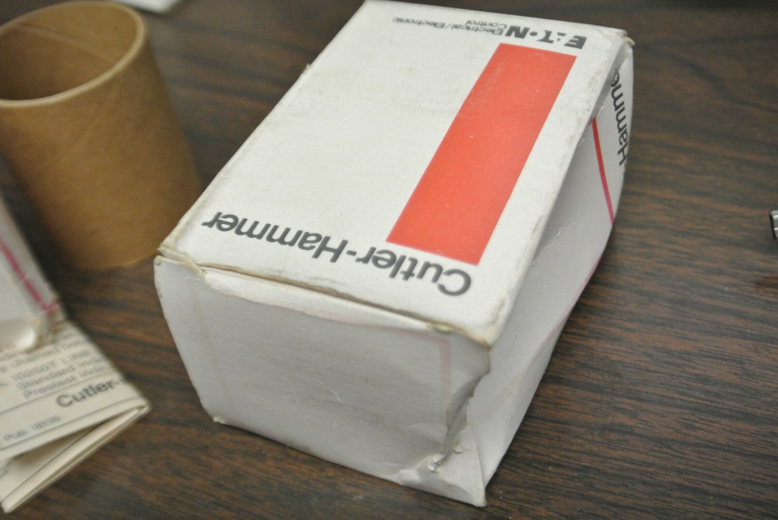 CUTLER-HAMMER ILLUMINATED PUSHBUTTON / 24V, 6.3V LAMP / NEW SURPLUS / NO LENS6