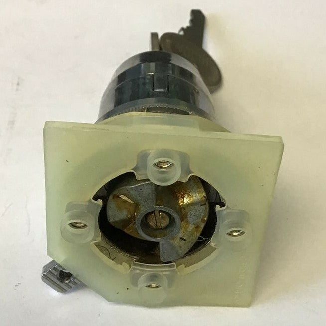 SQUARE D 9001 TS-9K5 NQ1101 SELECTOR SWITCH 3POS KEY OPERATED SER.A 4