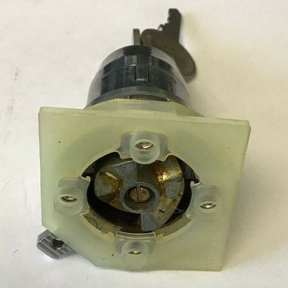 SQUARE D 9001 TS-9K5 NQ1101 SELECTOR SWITCH 3POS KEY OPERATED SER.A 4