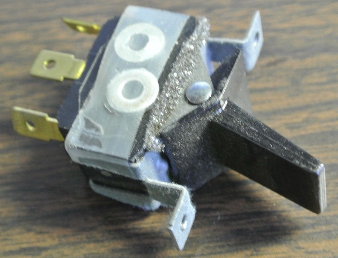 CUTLER-HAMMER 8941K476 - TOGGLE SWITCH, 3-POSITION, CENTER OFF - NEW SURPLUS0