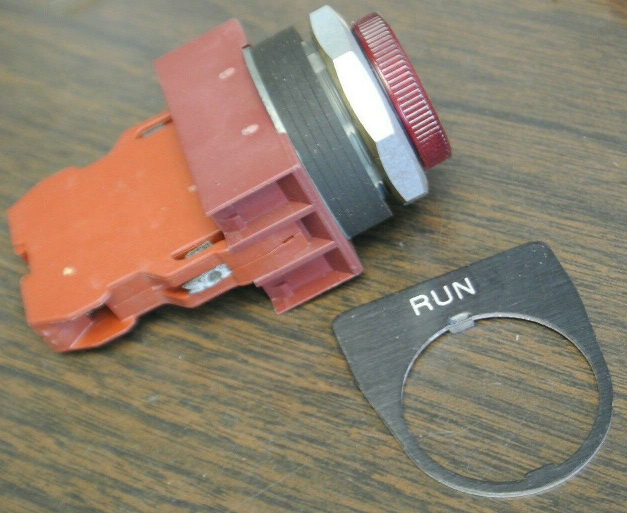 SIEMENS P30KLRT1 / PILOT LIGHT TRANSFORMER TYPE / 120V / RED / "RUN" NEW SURPLUS0