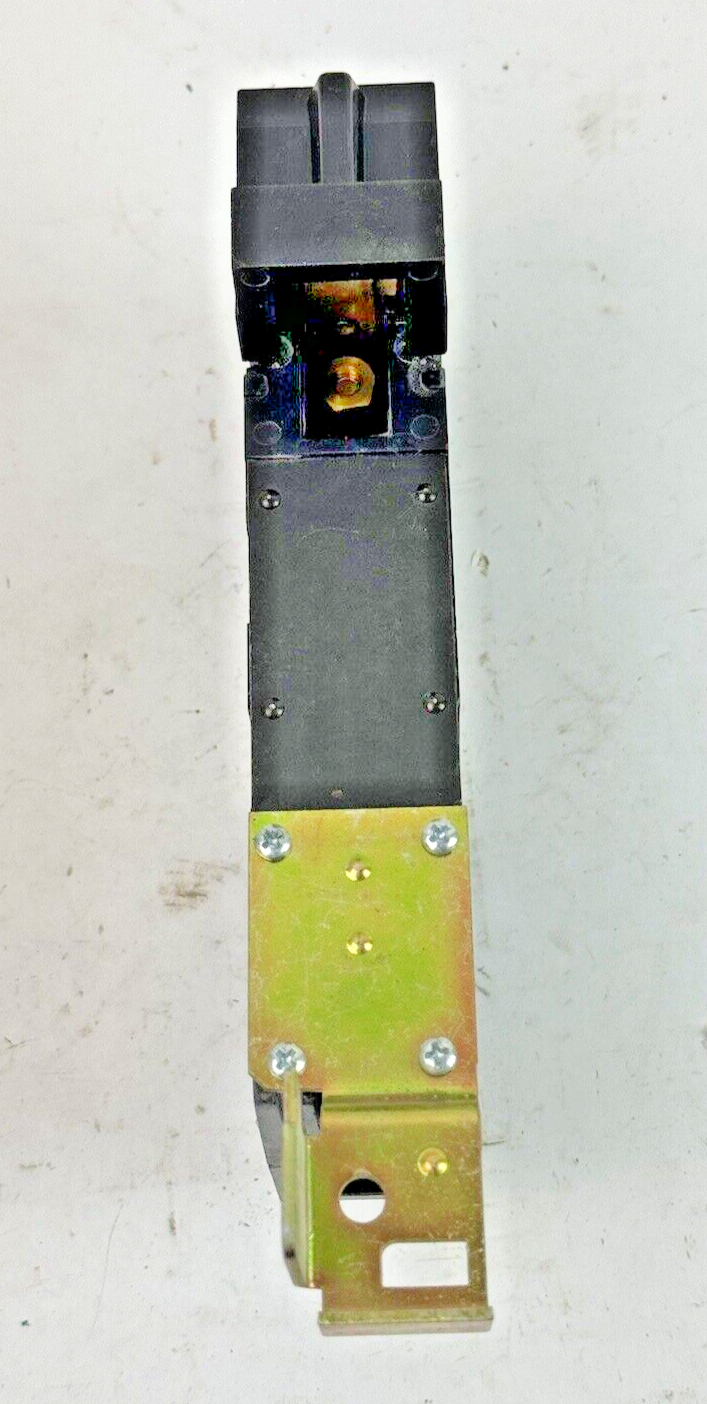 SQUARE D - FHB16015C - I-LINE MOLDED CASE CIRCUIT BREAKER - 1 POLE/ 15 A/ 277VAC9