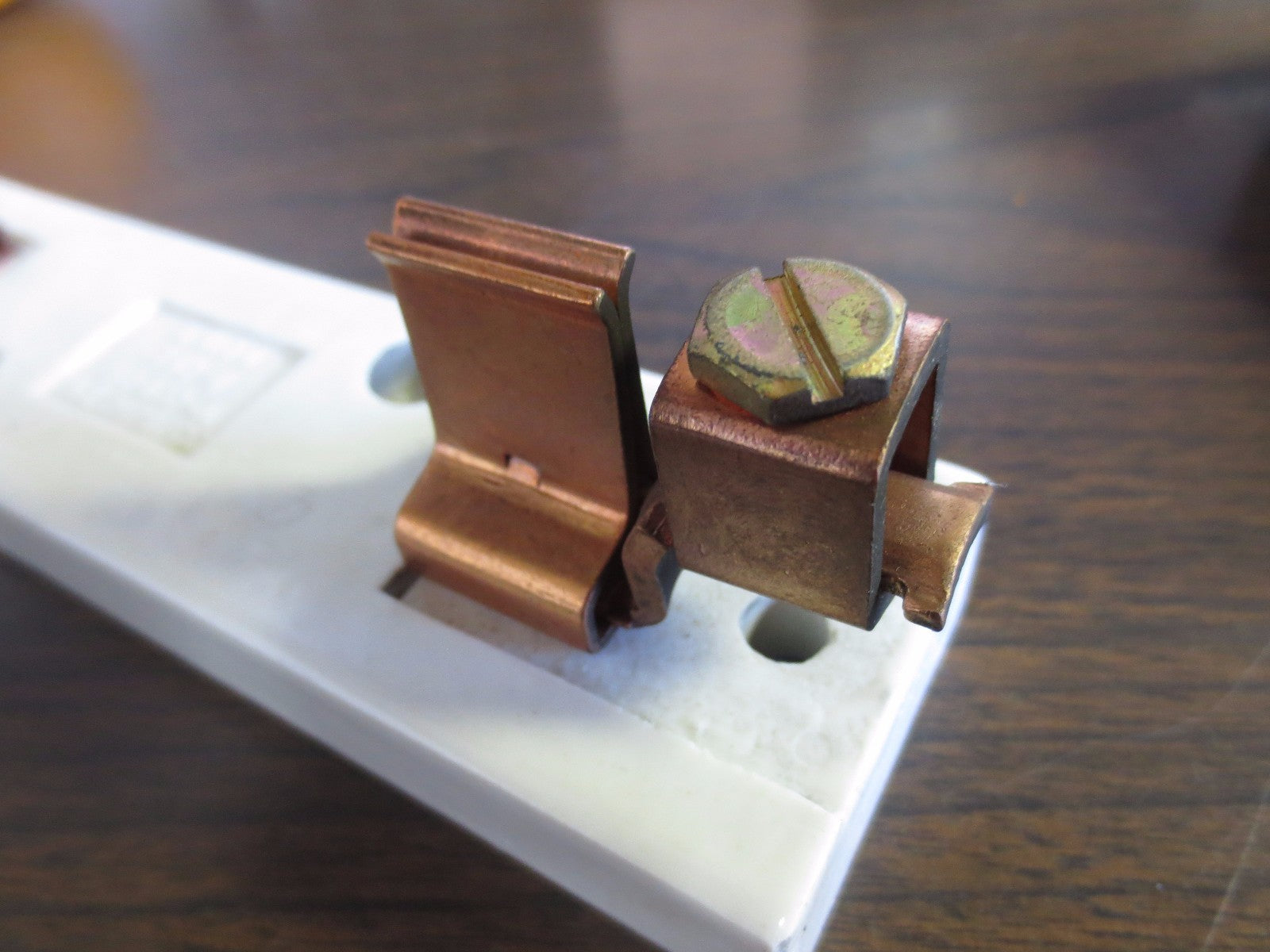 MULTI 2525 PORCELAIN CUT-OUT BASES 250V, 61-100A - NEW SURPLUS - 388-4174