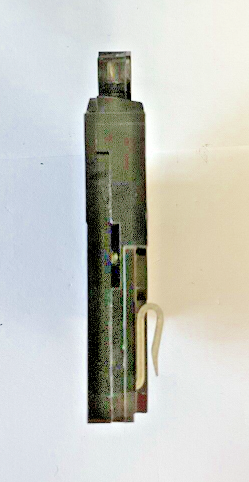 CUTLER HAMMER MH115R CIRCUIT BREAKER 15A 1POLE MISSING LUG SCREWS **LOTOF4**8