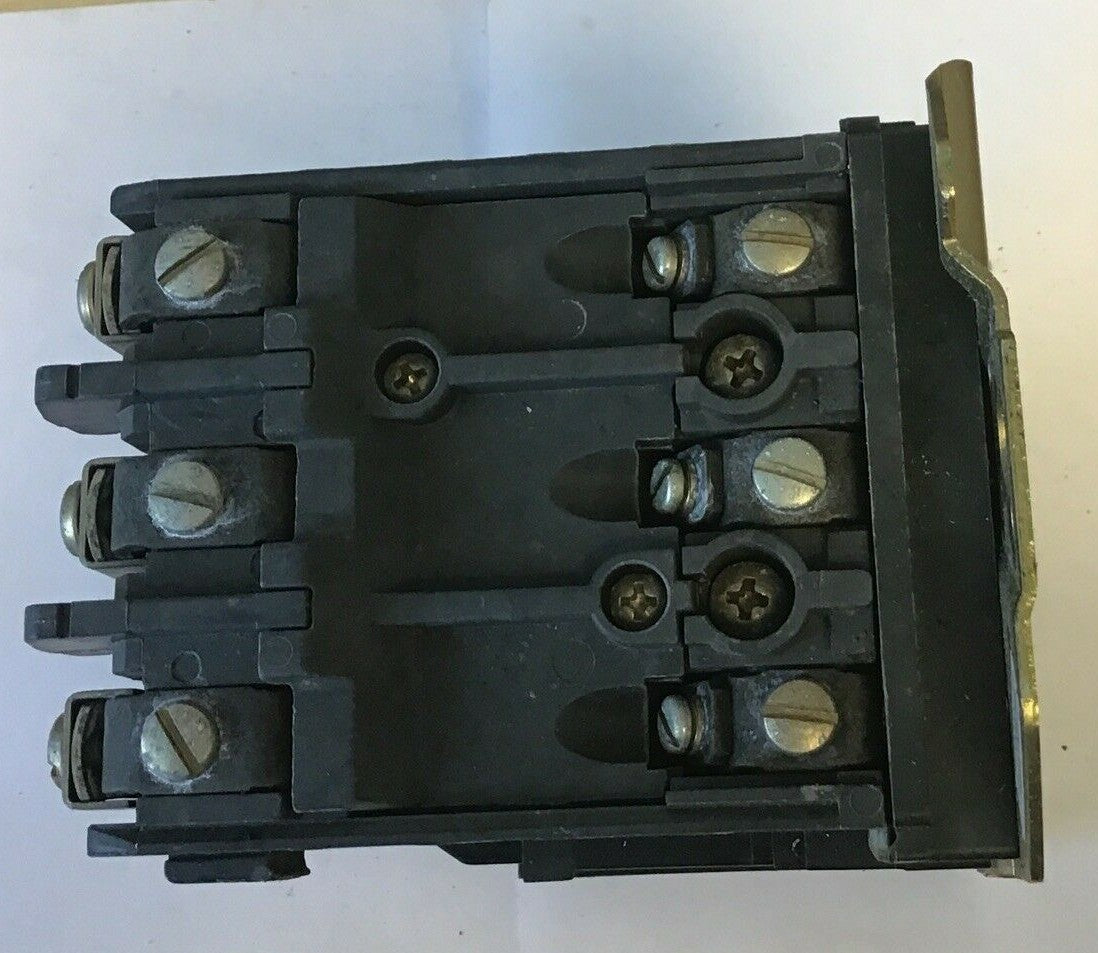 ALLEN BRADLEY 509-BOD STARTER SIZE 1 SER.B W/CB236 COIL W32 HEATER9