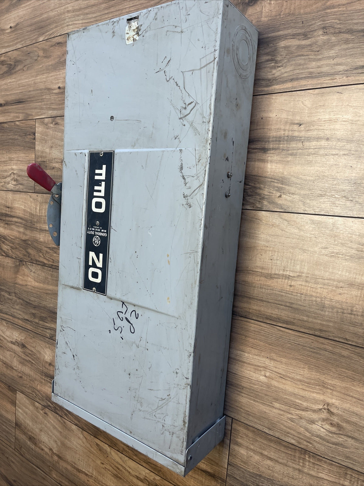 GE TG3224RH MOD 7 FUSIBLE SAFETY SWITCH 2POLE 200A 240VAC 15HP TYPE 3R RAINPROOF5