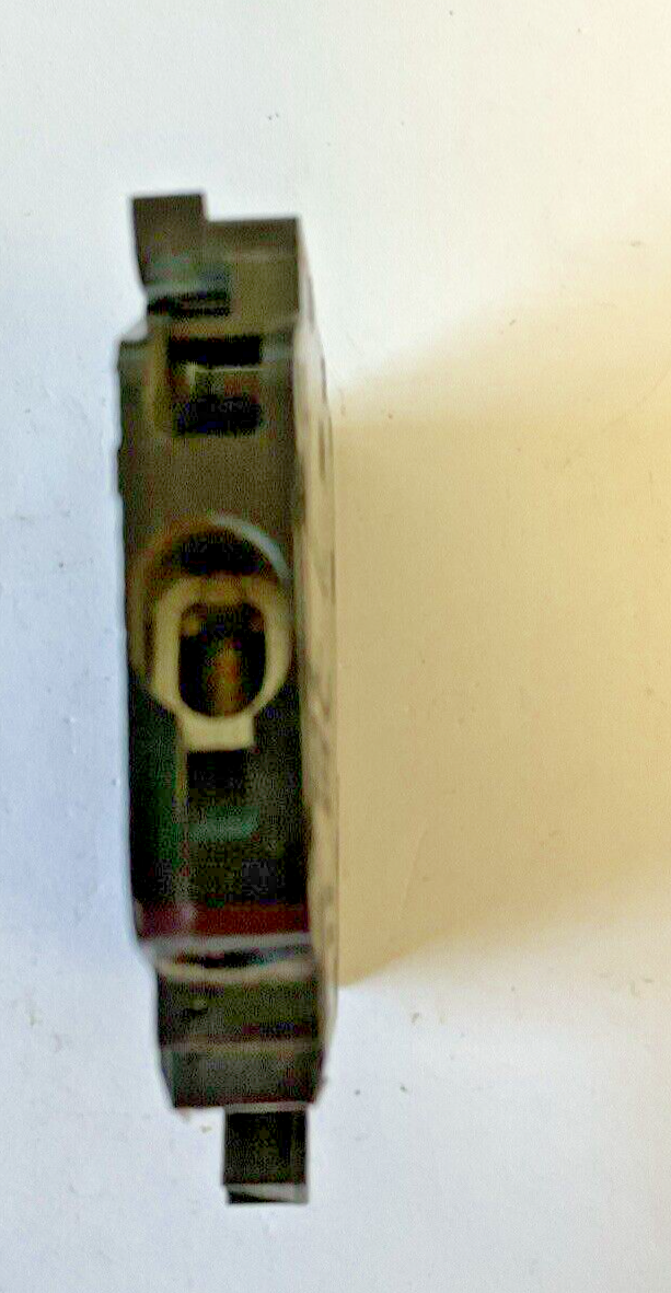 CROUSE-HINDS MH130-R CIRCUIT BREAKER 1POLE MH/MM 120/240VAC***LOTOF2***6