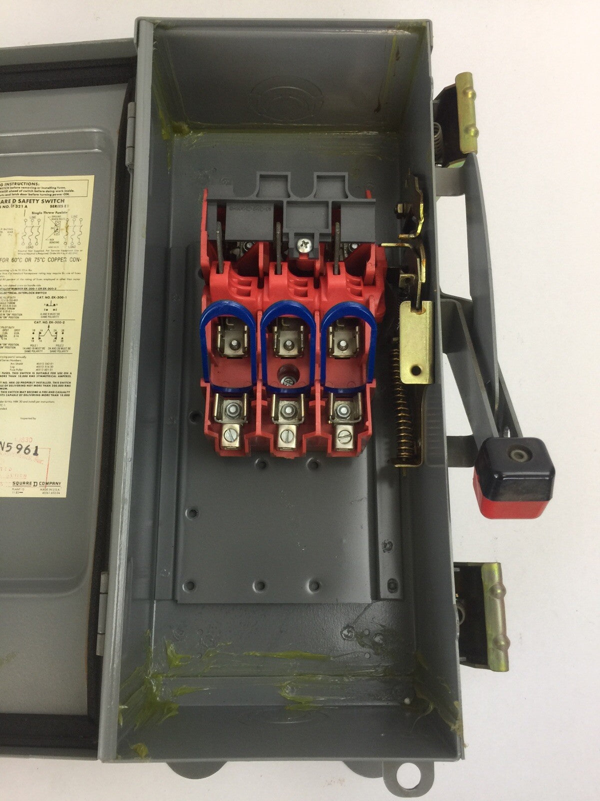 SQUARE D H321A FUSIBLE SAFETY SWITCH SERIES E1 240VAC 30A 7.5HP 3 POLE 8