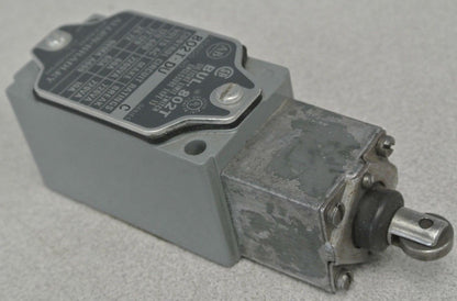 ALLEN-BRADLEY 802T-DU Ser. C / OILTIGHT LIMIT SWITCH / SPRING RETURN NEW SURPLUS0
