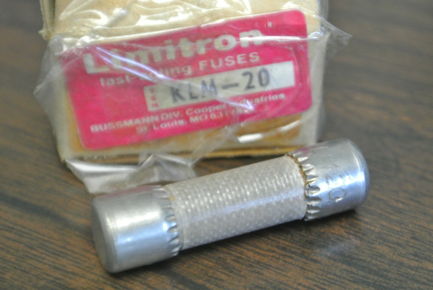 BOX of 10 / BUSS KLM-20 FAST-ACTING MIDGET FUSE / 20A / 500V / NEW SURPLUS KLM201