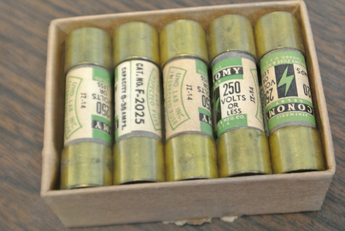 ECONOMY F-2025 RENEWABLE FUSE / 20A / 250V / NEW SURPLUS / EACH4