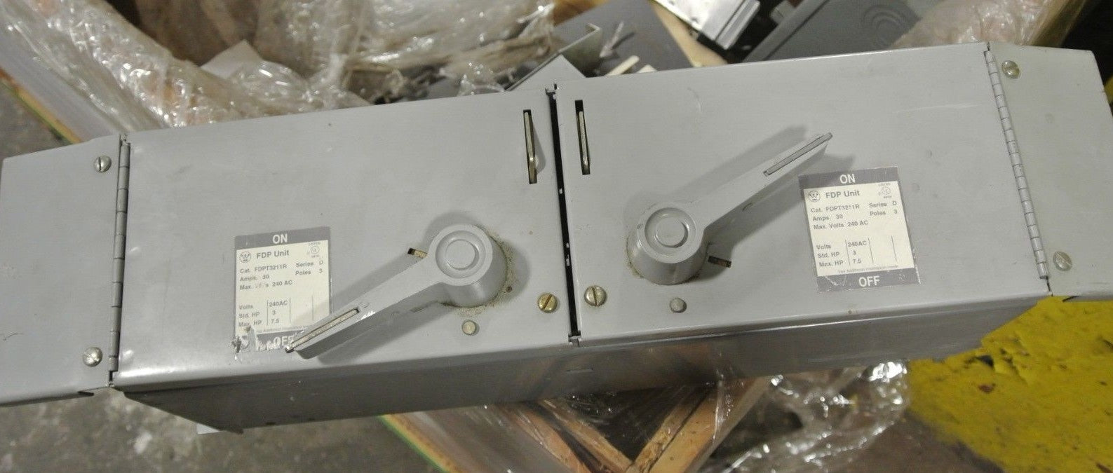 WESTINGHOUSE FDPT3211R - TWIN PANELBOARD SWITCH - 240V, 30A, 3-POLE / EACH2