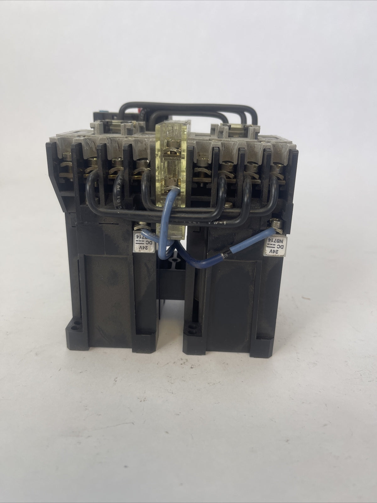 ALLEN BRADLEY 104-A12NZ243 SER A REVERSING STARTER 12AMP 600VAC 10HP COIL 24VDC7