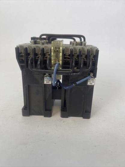 ALLEN BRADLEY 104-A12NZ243 SER A REVERSING STARTER 12AMP 600VAC 10HP COIL 24VDC7