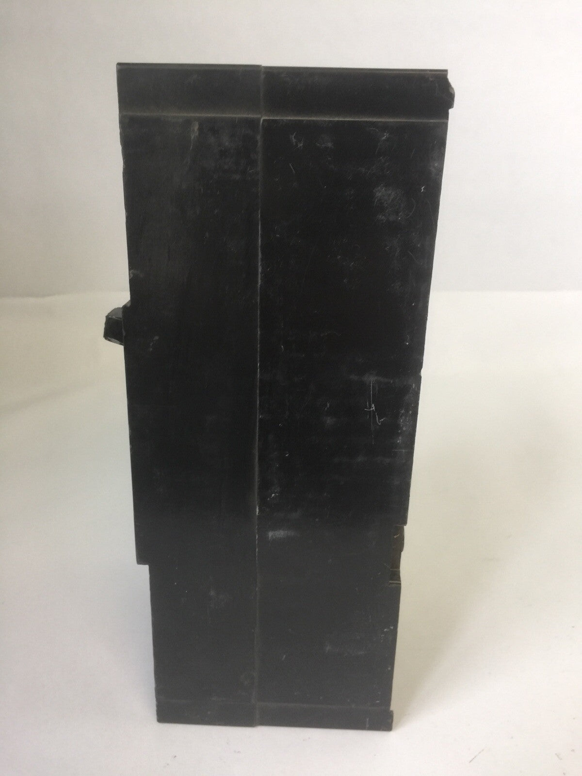 ITE SIEMENS FJ2 M125 CIRCUIT BREAKER 600VAC 250VDC 125AMP 2POLE6