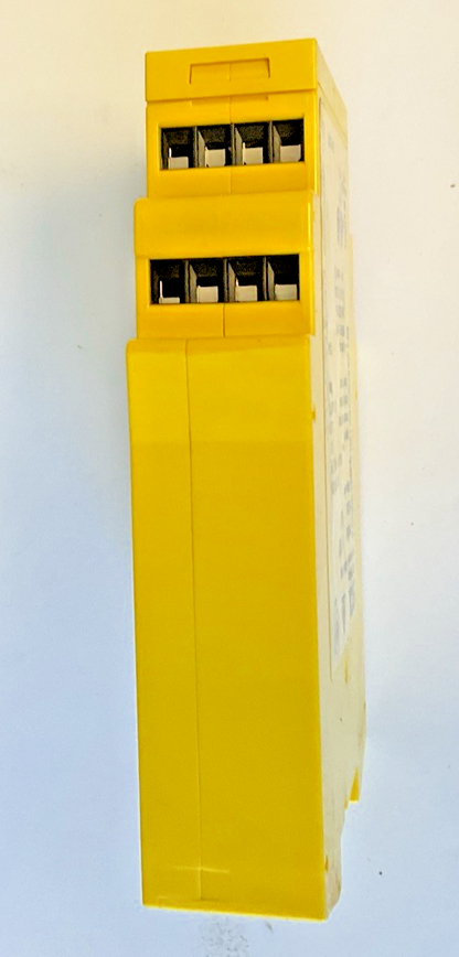 SICK UE10-30S2D0 SAFETY EXTENSION RELAY 24VDC 1.2W5