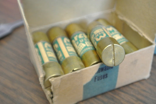 BOX of 10 / MONARCH RENEW 20 RENEWABLE FUSE / 20A / 250V / NEW SURPLUS0