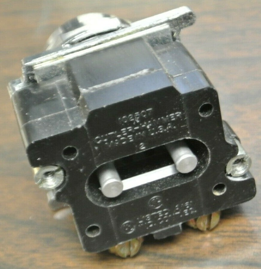 CUTLER-HAMMER ILLUMINATED PUSHBUTTON / 24V, 6.3V LAMP / NEW SURPLUS / NO LENS3