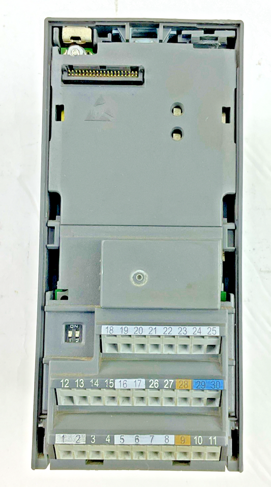 SIEMENS 6SE6440-2UD13-7AA1 FREQUENCY INVERTER MICROMASTER 440 VER.H01/2.210