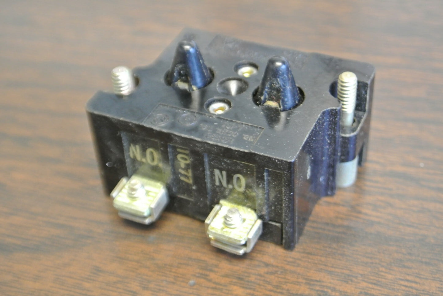 CUTLER-HAMMER E24CB20 CONTACT BLOCK / 2 N.O. CONTACTS / NEW SURPLUS0