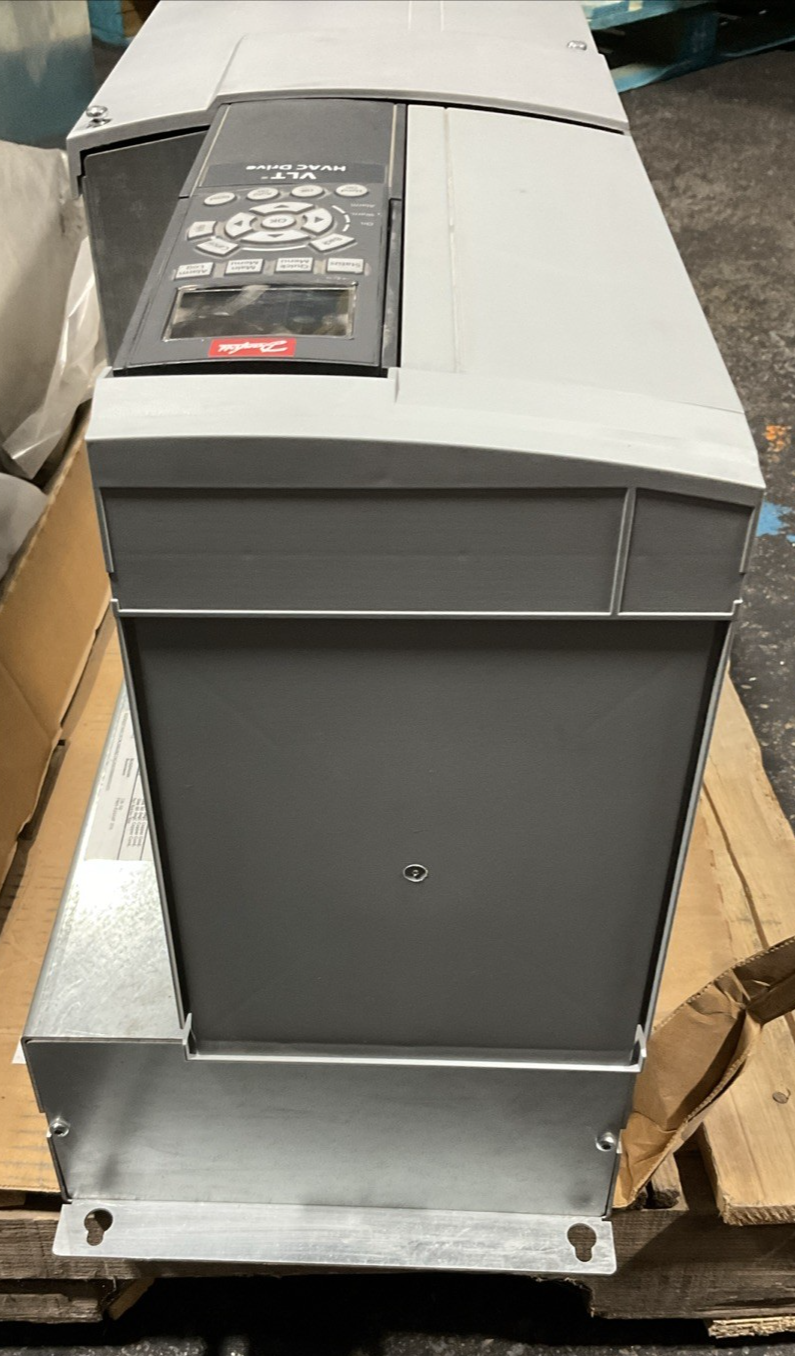 DANFOSS 177U9584 MOTOR AC DRIVE OUPUT 0-460VAC 3PH 0-60HZ 34A 25HP INPUT 480VAC3