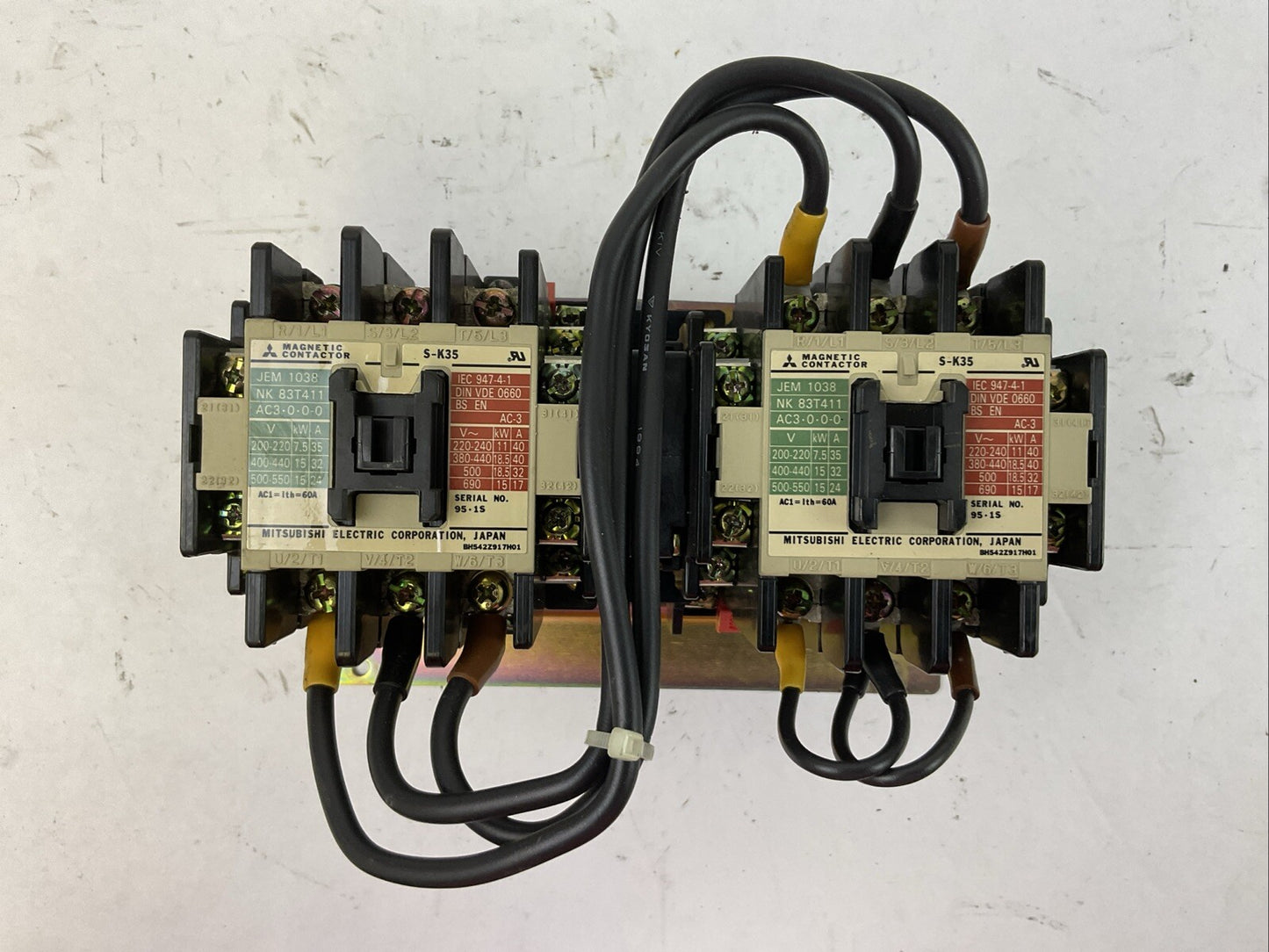 MITSUBISHI REVERSING CONTACTOR S-K35 60A COIL 200V0