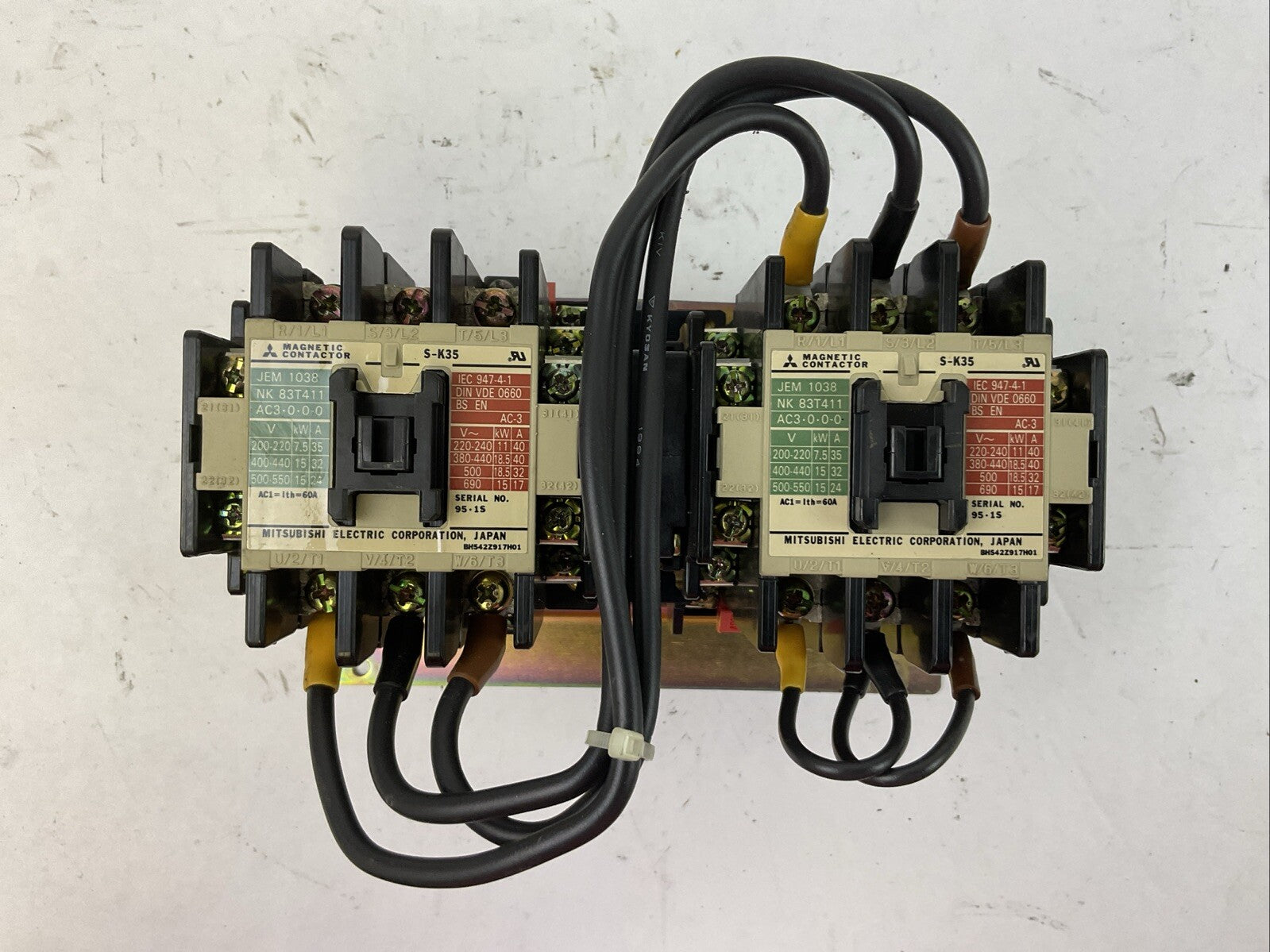 MITSUBISHI REVERSING CONTACTOR S-K35 60A COIL 200V0