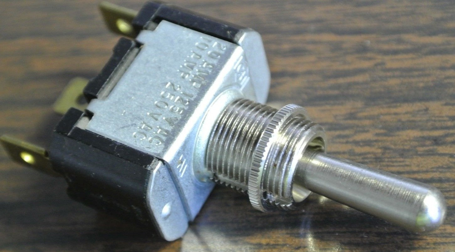 CUTLER-HAMMER 7547K40 TOGGLE SWITCH 3-POSITION, CENTER OFF NEW SURPLUS LOT of 101