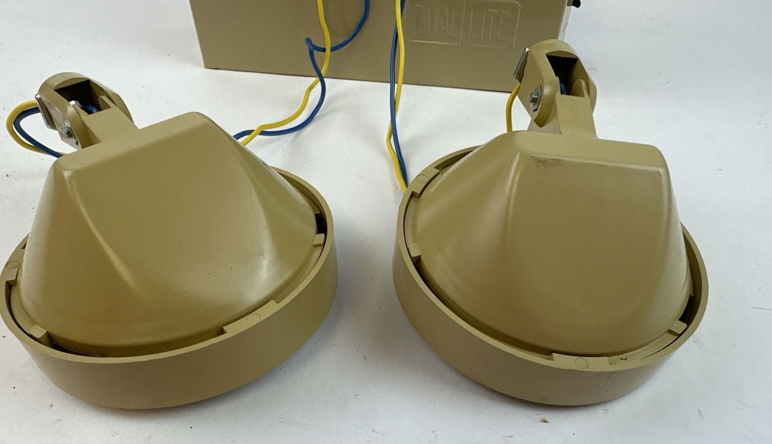 DUAL-LITE ML-2E-NY EMERGENCY LIGHT UNIT OUTPUT 6VDC INPUT 120/277VAC LUMENETTE5