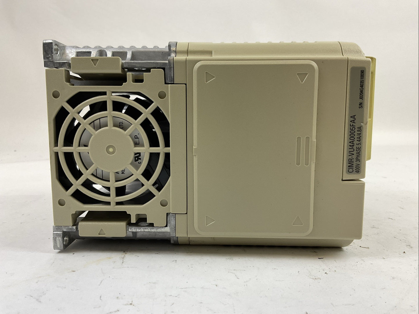 YASKAWA CIMR-VU4A0005FAA REV: D V1000 AC DRIVE OUTPUT 3PH 0-480V 5.4/4.8A5