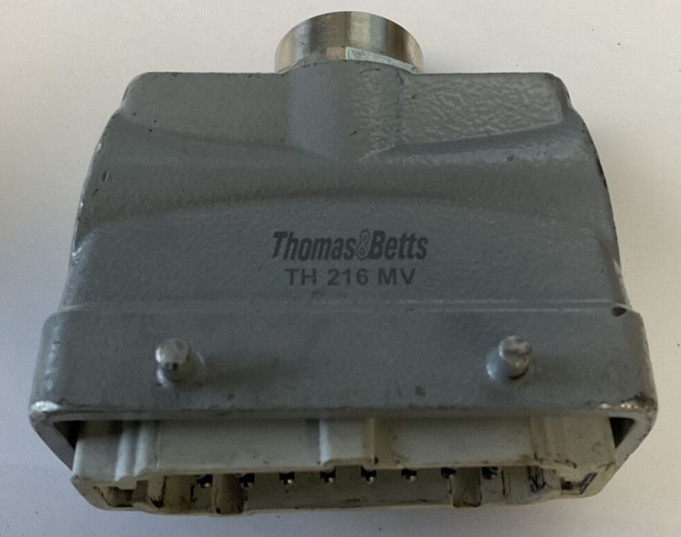 THOMAS&BETTS FS 116B AND MS 216B 16A 600V FEMALE AND MALE PLUG RECEPTACLE7
