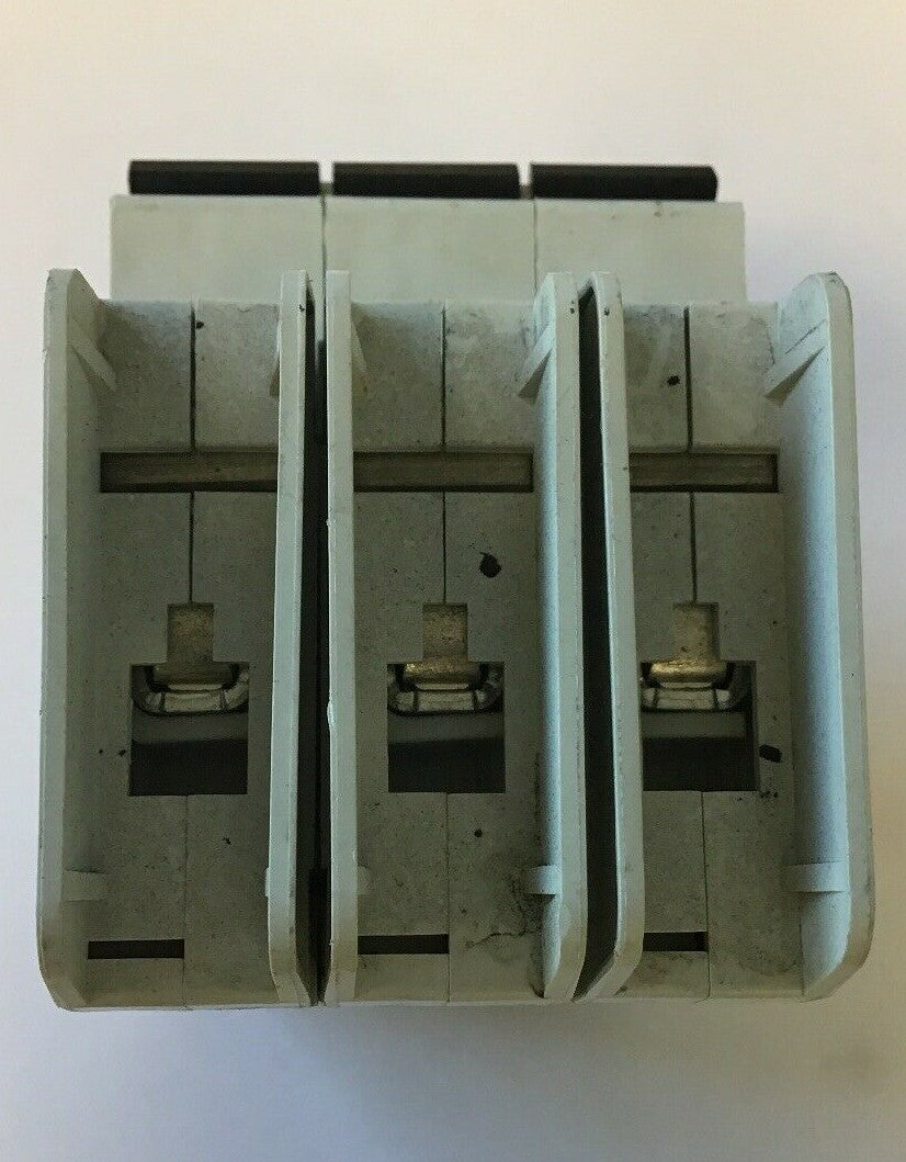 MOELLER FAZ-D6/3-RT 3POLE CIRCUIT BREAKER 415VAC 50/60HZ**LOTOF4**5