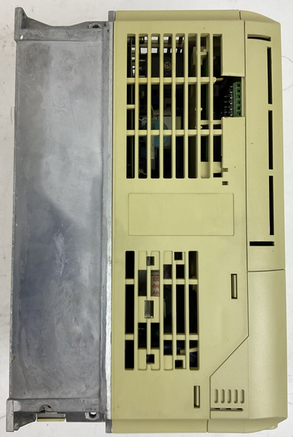 YASKAWA CIMR-P7U45P5 AC DRIVE OUTPUT 3PH 0-480V 12.5A 9.5kVA INPUT 3PH 380-480V6