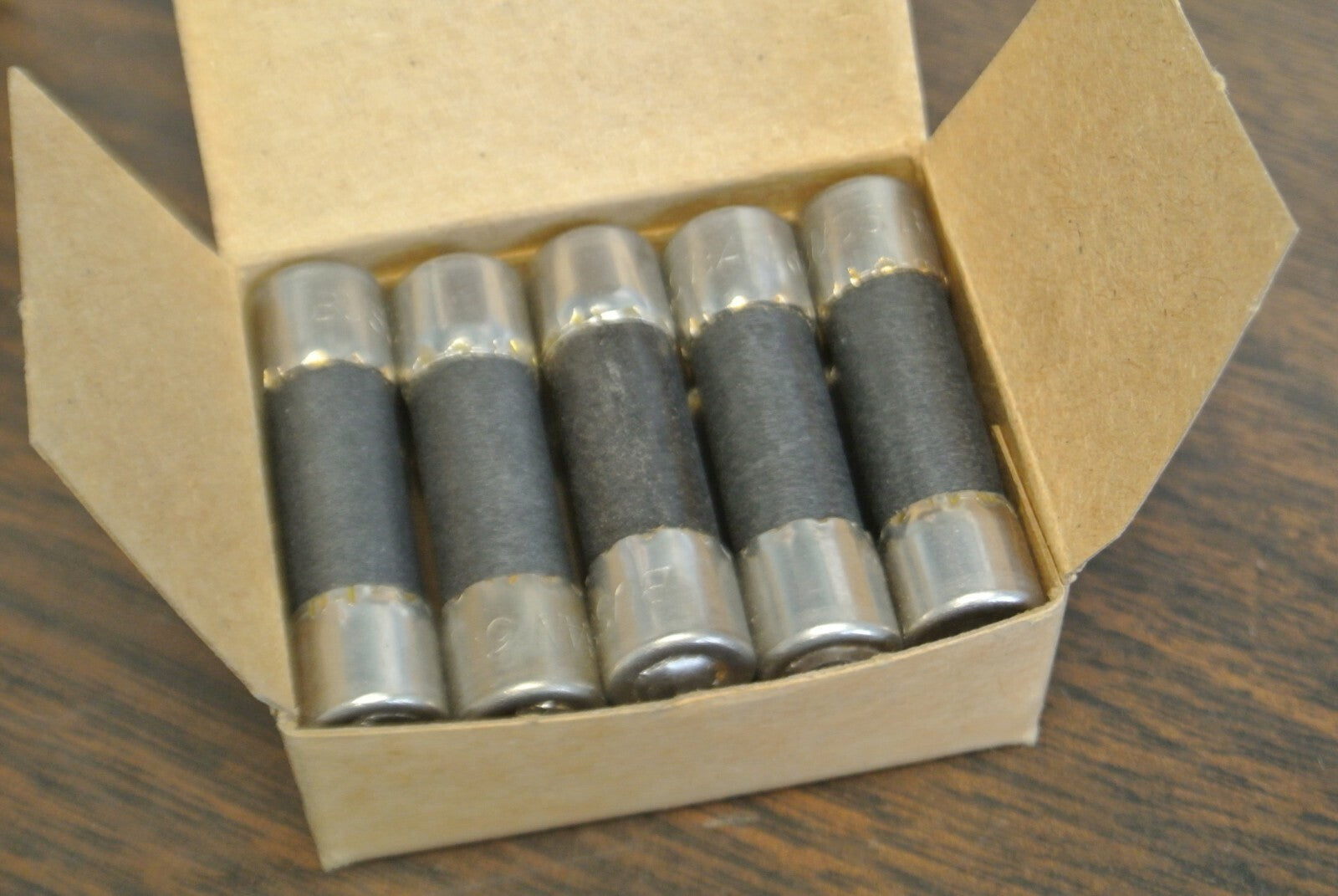 BOX of 10 / BUSS BAN-6 MIDGET FUSE / 6A / 250V / NEW SURPLUS / BAN60