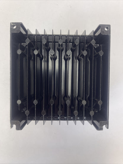 FUJI FVR0-4E9S-7EN INVERTER DRIVE OUTPUT 200-240VAC 3.0A 0.4kW 0.2-400HZ INPUT4