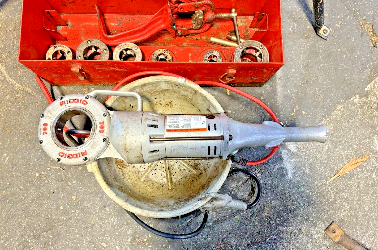 RIDGID - 700-12 - POWER DRIVE PIPE THREADER W/ STAND/BUCKET/DIE HEADS +SEE BELOW8